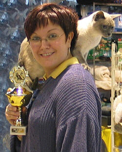 Loona und ich mit dem BIS Pokal